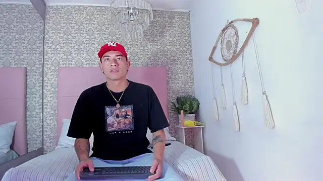 Thiago 2003  online show from April 5, 1:29 pm