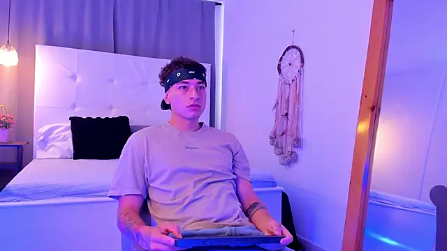 Thiago 2003  online show from March 29, 1:11 pm