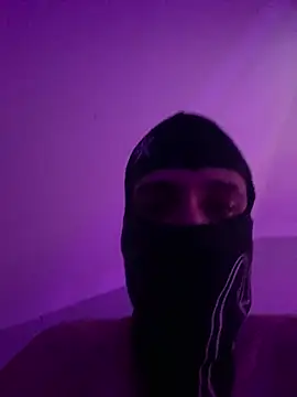 hardboii00 online show from March 27, 10:00 pm