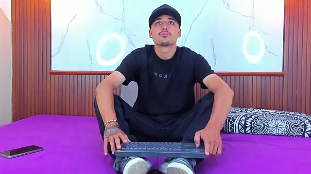 Hadrian Torres online show from March 25, 1:15 pm