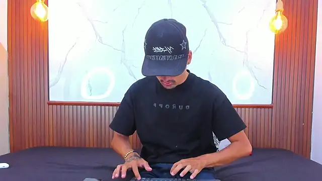 Hadrian Torres online show from March 24, 1:05 pm