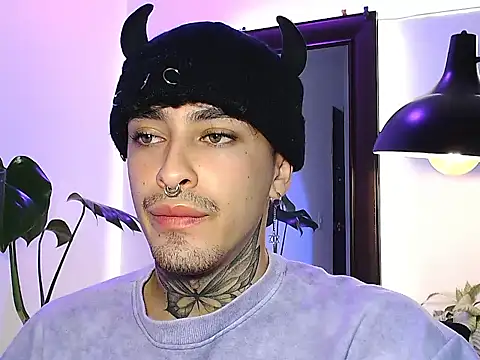 stevennavarro online show from March 24, 3:44 am