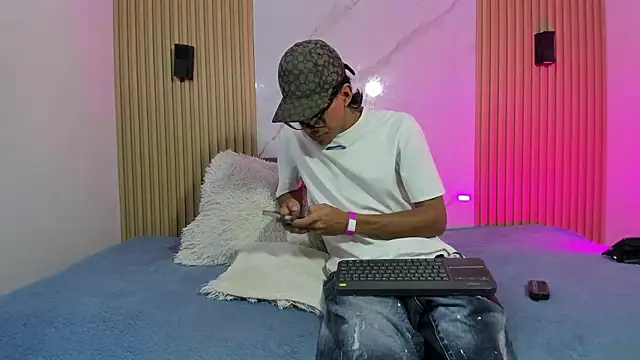 Im MatthewScott online show from March 22, 7:41 pm