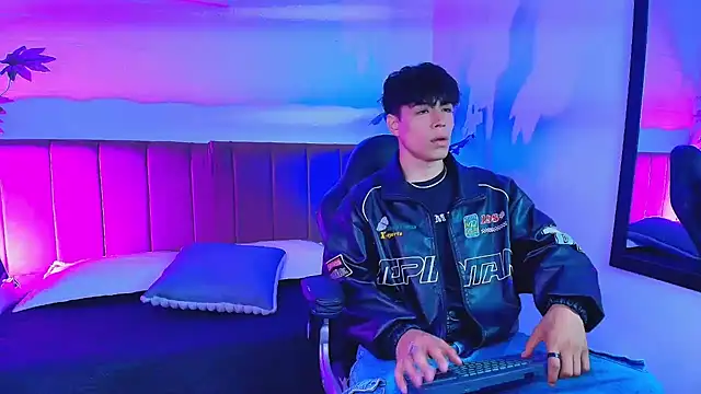 Andreew Style online show from April 28, 9:19 pm