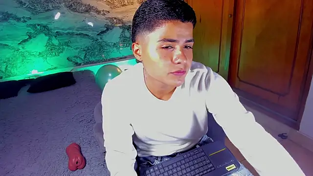 Liam Dustin online show from April 27, 11:32 pm