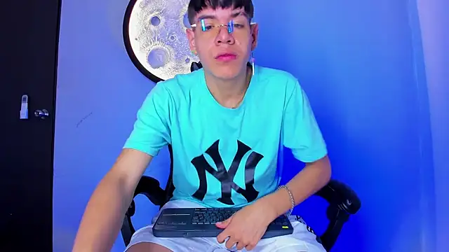 Bennet-Grayy online show from April 29, 3:22 am