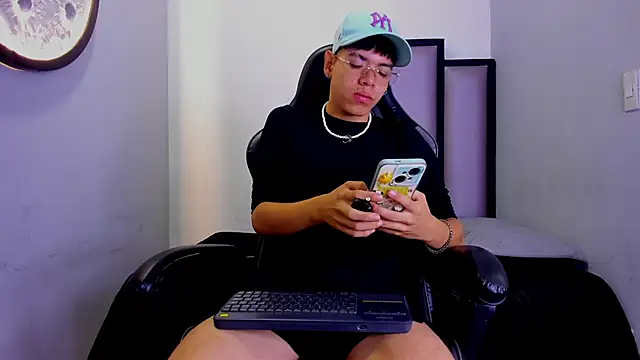 Bennet-Grayy online show from April 25, 5:21 am