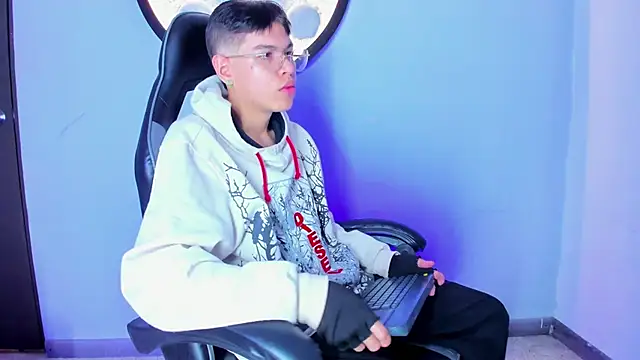 Bennet-Grayy online show from April 26, 4:10 am