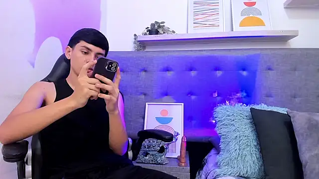 Andrew restrepoo online show from April 1, 1:52 pm