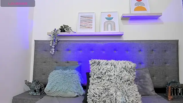 Andrew restrepoo online show from April 18, 11:15 pm