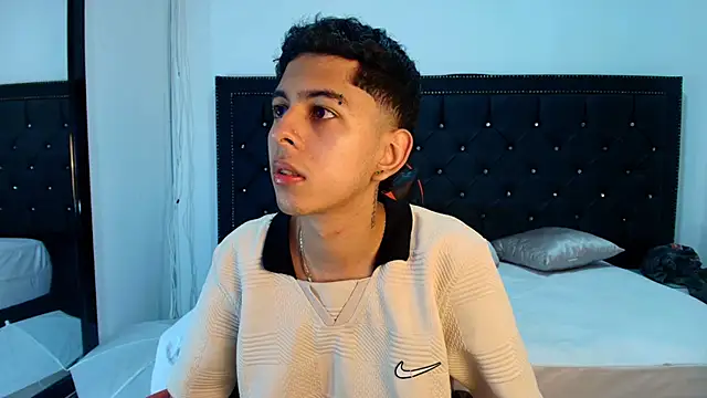 NohaDrake online show from March 21, 4:16 am