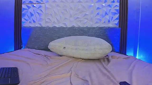 Michaell twinkk  online show from March 23, 8:31 am