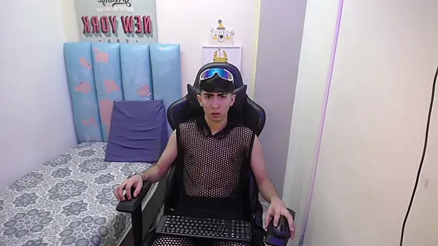 Michaell twinkk  online show from April 8, 4:13 am