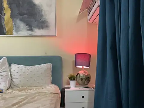 LatinBigClouds22cm online show from April 14, 6:57 am