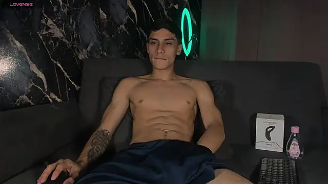 Axel DavisSM online show from March 16, 5:44 am