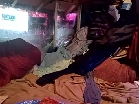 nearby causual online show from April 29, 3:33 am