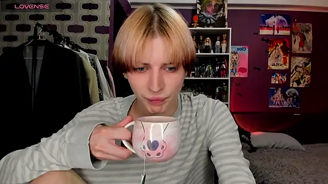sweet peach    online show from June 19, 8:46 pm