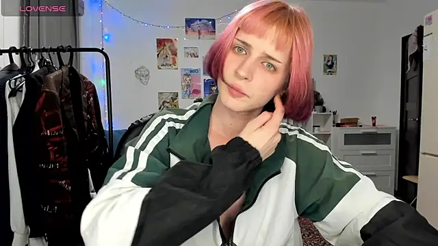 sweet peach    online show from April 16, 8:09 pm