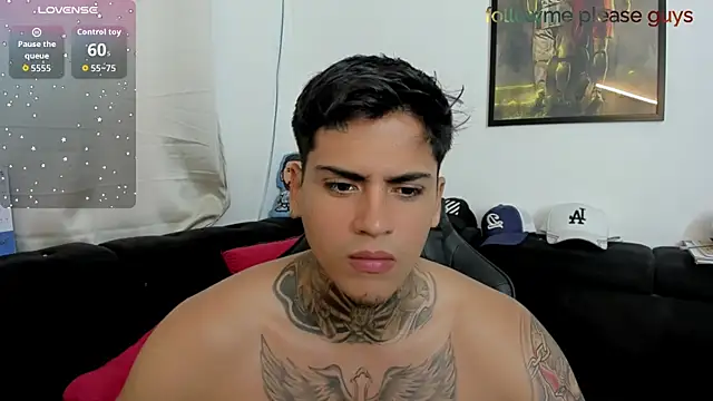 sweetlatinoboy online show from April 8, 9:23 pm