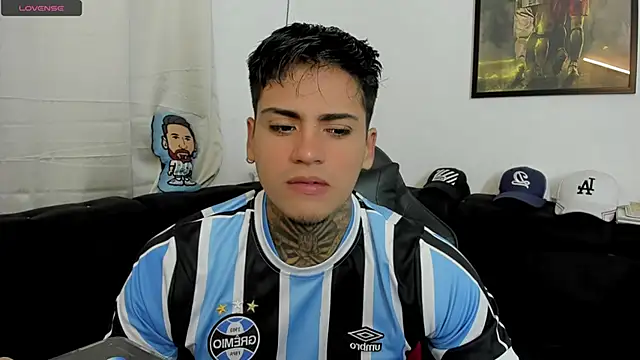 sweetlatinoboy online show from April 23, 11:37 am