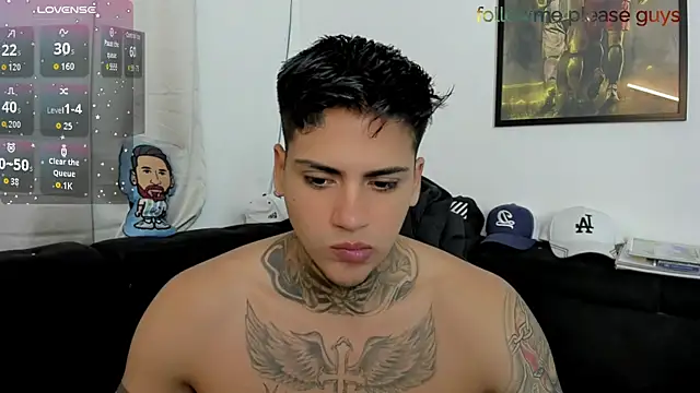 sweetlatinoboy online show from April 18, 11:11 am