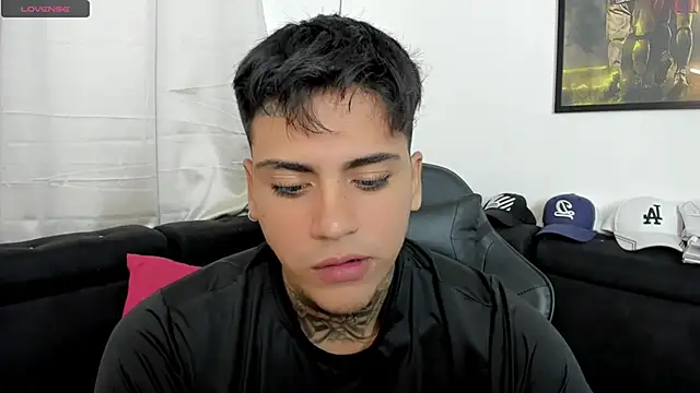 sweetlatinoboy online show from April 15, 9:26 pm