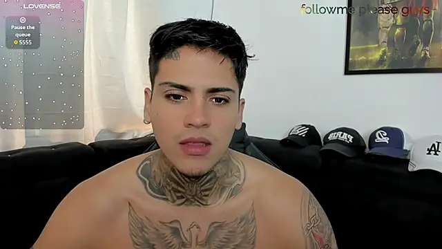 sweetlatinoboy online show from April 25, 1:41 pm