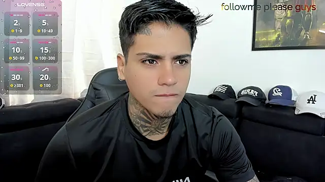 sweetlatinoboy online show from April 25, 12:41 pm