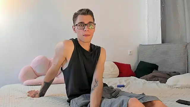 Shadow blink online show from April 4, 1:41 pm