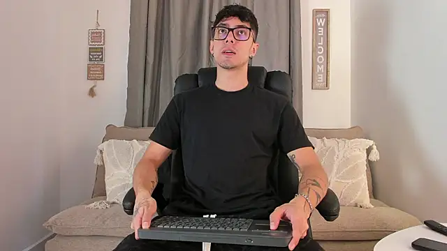 etham wolf1 online show from March 25, 5:39 pm