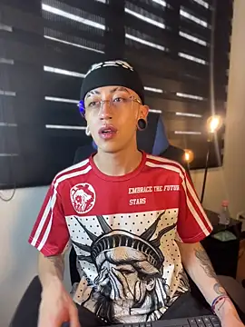 Yoshua Smith online show from April 28, 8:13 pm