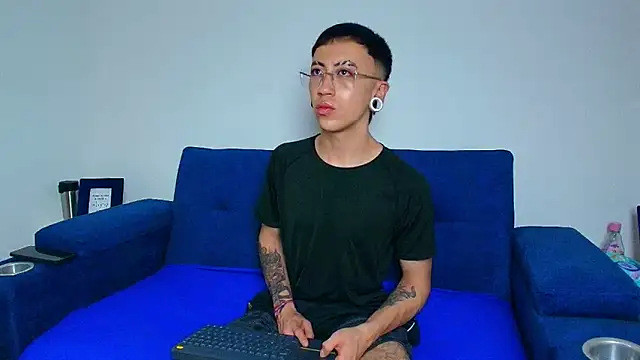 Yoshua Smith online show from April 23, 7:38 pm