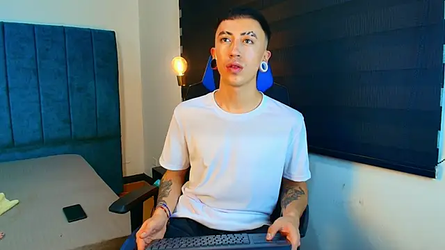 Yoshua Smith online show from April 21, 7:42 pm