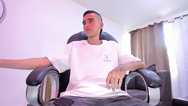 Ethann Boy online show from April 27, 8:58 pm