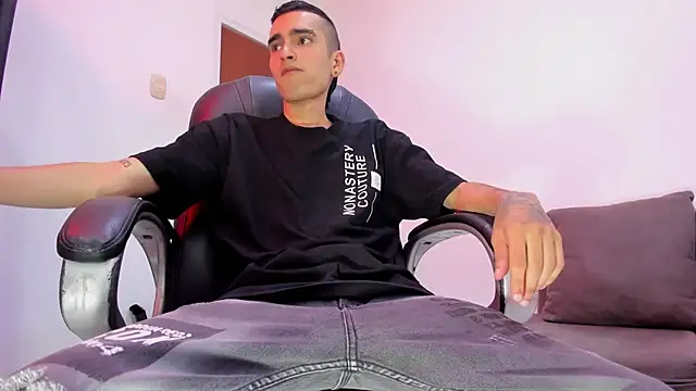 Ethann Boy online show from April 22, 8:24 pm