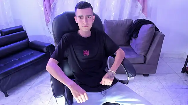 Ethann Boy online show from April 7, 7:36 pm