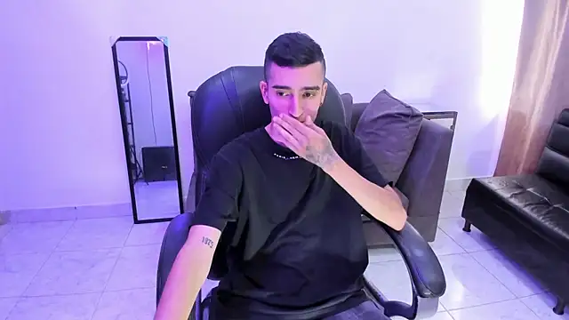 Ethann Boy online show from April 21, 7:31 pm