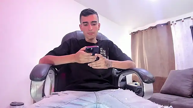 Ethann Boy online show from April 29, 7:53 pm