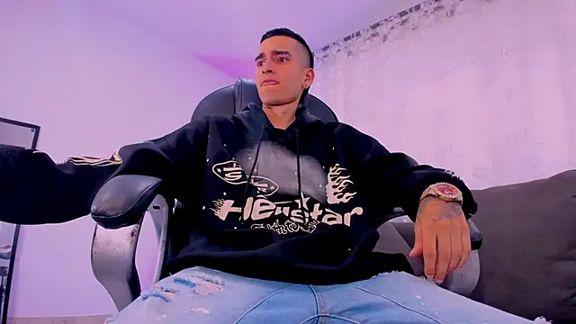 Ethann Boy online show from March 28, 7:58 pm