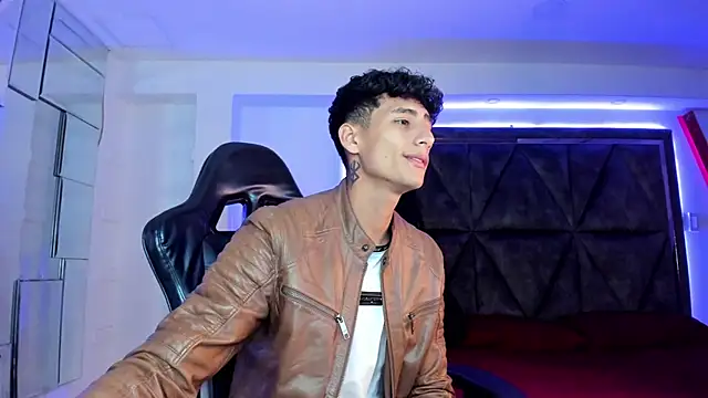 MaxiimoRomano  online show from April 9, 1:06 pm