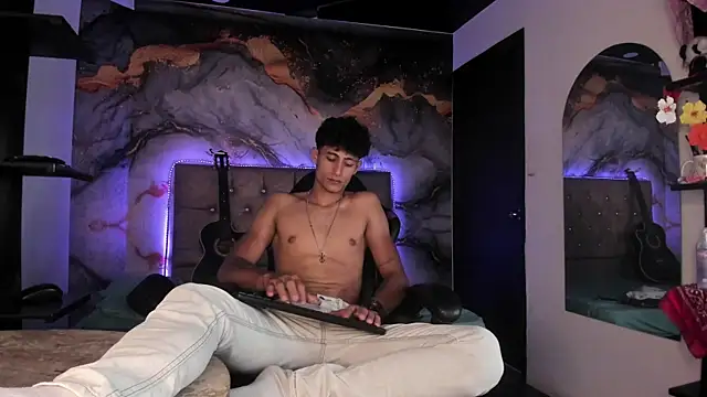 MaxiimoRomano  online show from May 13, 4:26 pm