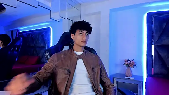 MaxiimoRomano  online show from March 28, 1:33 pm