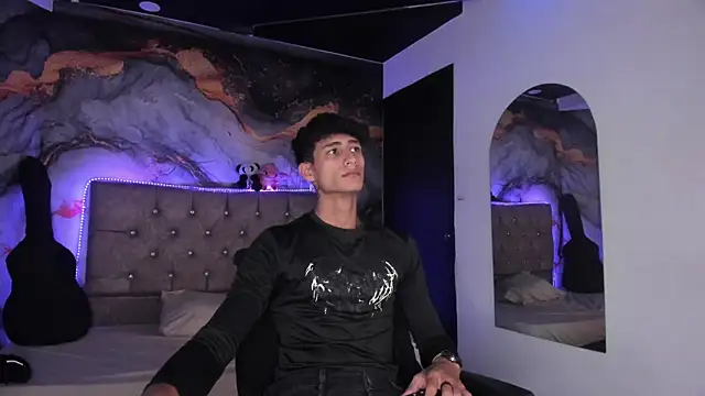 MaxiimoRomano  online show from April 24, 1:35 pm