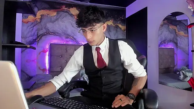 MaxiimoRomano  online show from May 6, 1:33 pm