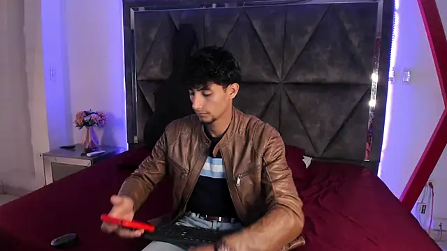 MaxiimoRomano  online show from March 21, 1:15 pm