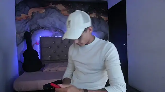 MaxiimoRomano  online show from April 15, 1:00 pm