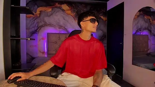 MaxiimoRomano  online show from May 7, 1:44 pm