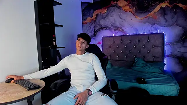 MaxiimoRomano  online show from May 15, 1:30 pm