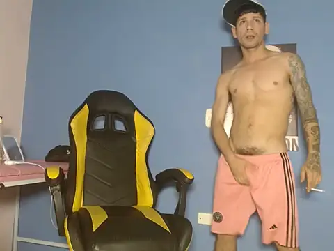 ricardo big cock online show from April 3, 10:17 pm