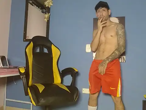 ricardo big cock online show from April 6, 10:32 pm